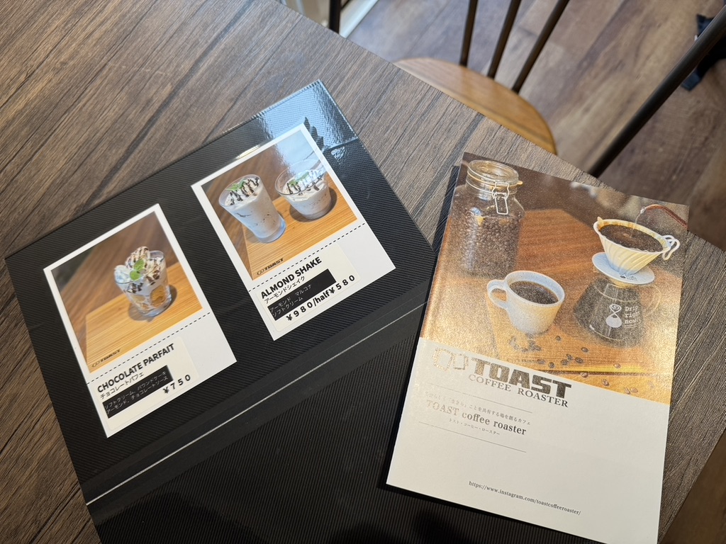 TOAST coffee roasterのメニューとパンフレット